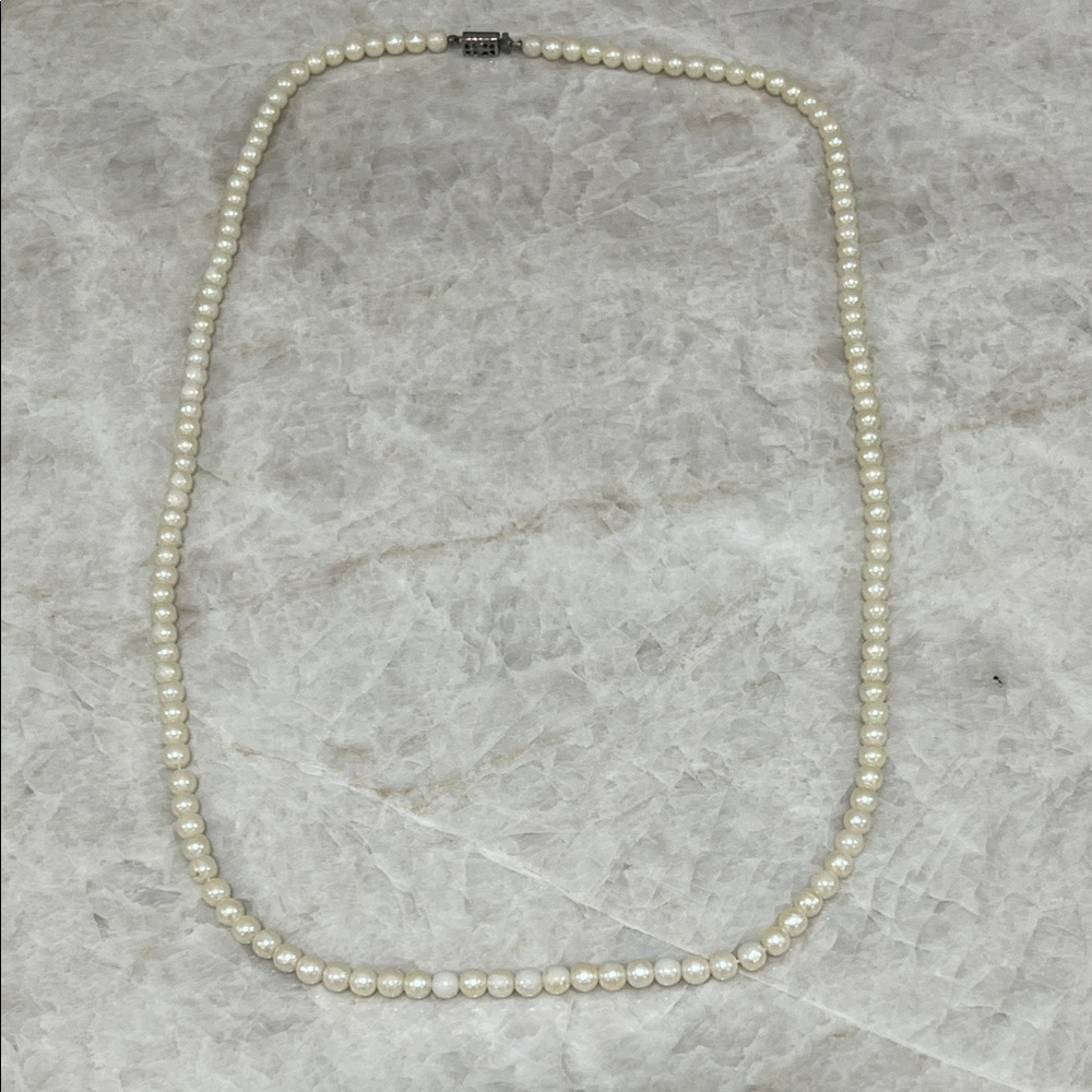 Elegant Pearl Necklace